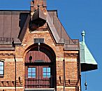 017_18953 die Stockwerke im den Speichergebuden der Hamburger Speicherstadt werden "Boden" genannt. Unter dem Dach, das mit Kupfer gedeckt ist, sind die Winden angebracht, die mit Haken, Seil oder Kette die Waren, die in den Speichern gelagert sind, transportieren. 