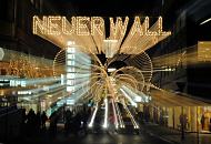034_0061 Weihnachtsbeleuch- tung am Neuen Wall - gl�nzende Weihnachtslichter. Schriftzug in Leuchtschrift �ber der exklusiven Einkaufsstrasse Hamburgs.