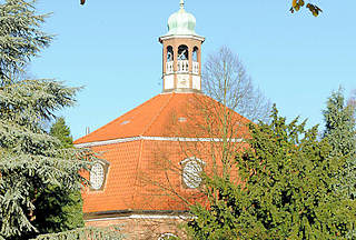 0520 Kirche Niendorfer Markt - die evangelisch lutherische Marktkirche wurde 1770 unter dem dnischen Knig Christian IV. erbaut - Architekt Heinrich Schmidt.