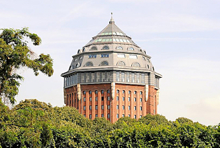8675 Kuppel des 1910 fertig gestellten Hamburger Wasserturms im Schanzenpark - 2007 wurde in der historischen Industriearchitektur ein Hotel erffnet.