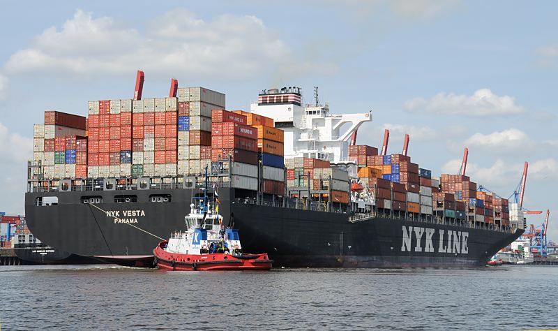 Fotos aus dem Hafen Hamburg - Containerfrachter NYK VESTA, HHL Container Terminal Altenwerder  011_56-8026 Das Containerschiff NYK Vesta hat eine Breite von 45,60m und eine Lnge von 338m. Mit 8600 TEU voll beladen hat das Frachtschiff einen Tiefgang von 14,50m und kann bei einer Maschinenleistung von ca. 87000 PS 24,5 kt fahren.  www.hamburg-fotograf.com 