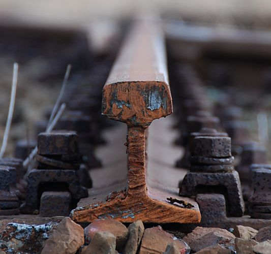 017_18965 die Eisenbahnschienen der Hafenbahn werden mit dem Schneidbrenner getrennt und abgebaut. Das insgesamt ca. 150 ha. grosse Gebiet  im ehem. Hamburger Freihafen wird fr den Bau der Hafencity vorbereitet.  www.christoph-bellin.de