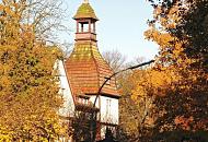 1599_1779 Herbstbume am Wellingsbttler Weg in Hamburg Poppenbttel - historische Villa mit Turm und Stallgebuden. Fotos aus Hamburger Stadtteilen im Herbst.