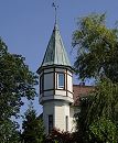 17_21526  Erkerturm mit Kupferdach und einem Segelschiff als Wetterfahne auf der Turmspitze.  Ende des 19.  Jahrhunderts wurde begonnen, im sogenannte Villenviertel zu bauen -  wohlhabende Hamburger und Bergedorfer Brger lieen dort ihre reprsentativen Wohnhuser errichten. Es entstanden Stadthuser, die die unterschiedlichen Stile der Architektur ausdrcken - neben der Bauform der Grnderzeit wurde auch der Jugendstil architektonisch umgesetzt oder Wohnhuser in der Architektur der neuen Sachlichkeit gebaut.www.hamburg-fotograf.com