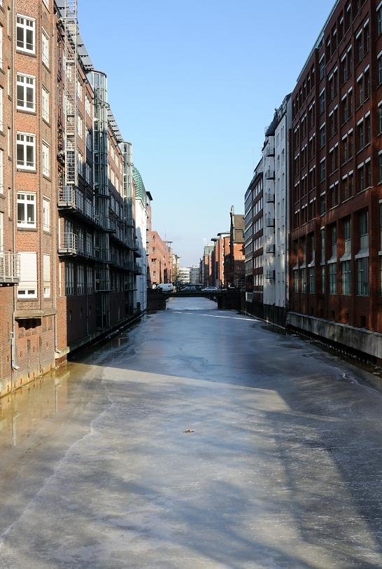 1693 Das Herrengrabenfleet ist zugefroren; Wohn- und Geschftshuser liegten direkt am Wasser in der Hamburger Innenstadt. 