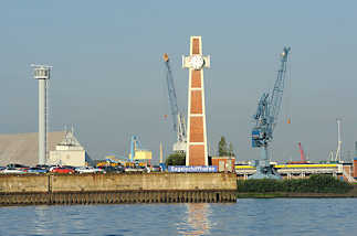 4914 Pegelturm auf dem Amerikahft, Einfahrt zum Hansahafen im Hamburger Hafen - Schild Segelschiffhafen; Radaranlage.