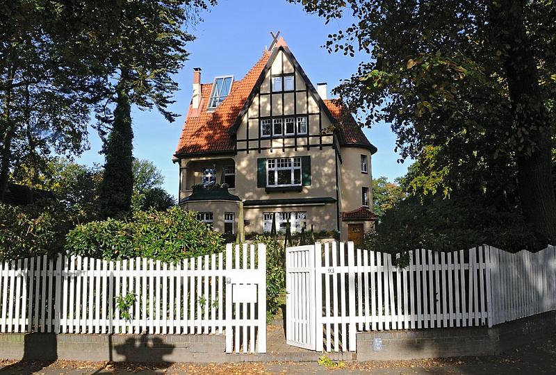 Stadtteil Gross Borstel - Bezirk Hamburg Nord. Der Stadtteil Groß Borstel liegt zwischen den Stadtteilen Eppendorf und Fuhlsbüttel und hat ca. 8000 Einwohner auf einer Fläche von 4,5 km².