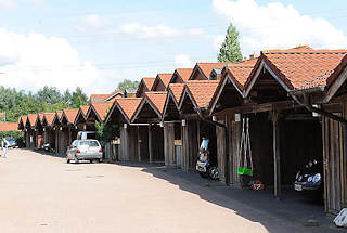 4940 Carports / Garagen vor Wohnhusern n Hamburg Neuallermhe - Stadtteil im Bezirk Hamburg Bergedorf.