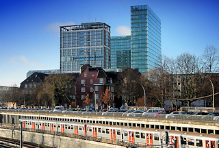 1063 Blick ber die U-Bahnstrecke mit fahrender Hochbahn zur Feuerwehr Berliner Tor + Hochhuser Berliner Tor Center - Fotos aus Hamburg St. Georg.