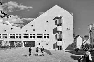 1440 Anbau vom Gebude Bestehornpark - ehem. Papierfabrik, jetzt Kulturzentrum in Aschersleben.