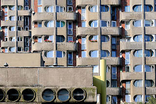 9988 Ausschnitt - Fassade mit Balkons; Hochhuser der Siedlung Grunwaldplatz / plac Grunwaldzi; erbaut von 1967 - 1975 - Architekten Jadwiga Grabowska-Hawrylak,  Zdzisław Kowalski, Włodzimierz Wasilewski.