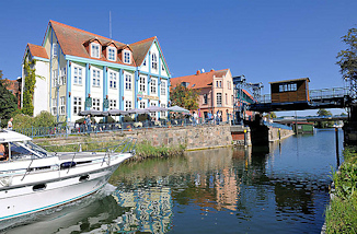 8875 Plauer Hubbrcke an der Mritz-Elde-Wasserstrasse in Plau am See - die Brcke wurde 1916 errichtet,