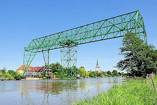 5075 Schwebefhre Osten-Hemmoor ber die Oste. Die 1909 in Betrieb genommene Fhre war bis zum Brckenbau ber die Oste 1974 in kommerziellem Betrieb - die Fhre steht als technisches Kulturdenkmal unter Schutze.