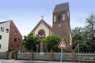 8323 Kirche Maria Rosenkranzknigin, auch kurz Sankt Marien genannt, ist die Pfarrkirche der katholischen Pfarrei Sankt Marien in Genthin.
