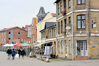 4055 Hafenpromenade in Kappeln - alte Speichergebude, Industriearchitektur zu Restaurants und Geschften umgenutzt.