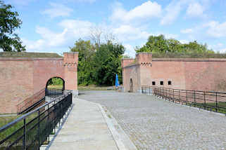 9205 Renovierte / wiederaufgebaute Festungsanlage der Festung  Kstrin / Kostrzyn - Polen, Kietzer Tor.