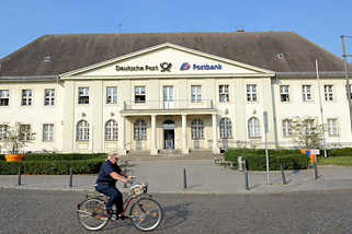 4802 Architektur Oranienburgs am Bahnhofsplatz - Postgebude, erbaut 1926.