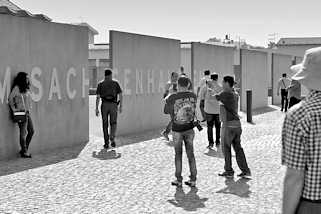 7056 Gedenksttte und Museum Sachsenhausen; Auf dem Gelnde des ehem. KZ Sachsenhausen wurde 1961 die Nationale Mahn- und Gedenksttte Sachsenhausen zur Erinnerung an das Konzentrationslager und sein Vorgngerlager, das KZ Oranienburg eingerichtet.