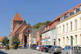 8855 Wohnhuser / Geschfte Am Markt in Plau am See - Pfarrkirche St. Marien.