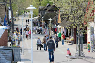 4530 Promenade im Ostseebad Prerow - Geschfte mit Andenken / Souvenirs - Imbiss und Restaurants.