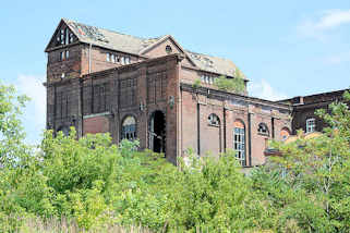 6401 Backsteinbau - verfallenes Industriegebude am Hafen der Lutherstadt Wittenberg.